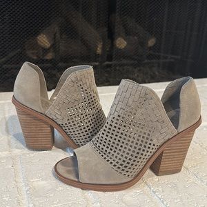 Vince Camuto peep toe bootie (gray)